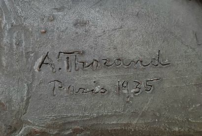 A. THORAND 

Chien assis.

Sculpture en terre...
