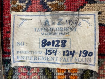 Tapis fait main en laine, Iran

160 x 123...
