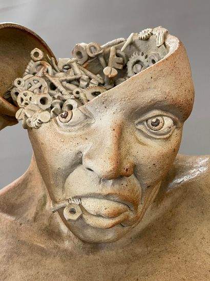 Sculpture contemporaine en grès:

Grand buste...