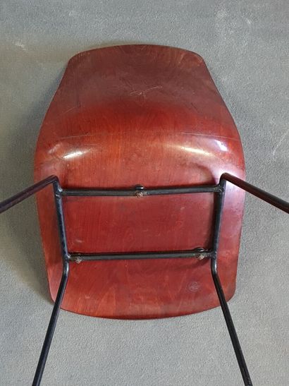 Pierre PAULIN ( 1927 - 2009) Editions THONET.

Chaise...