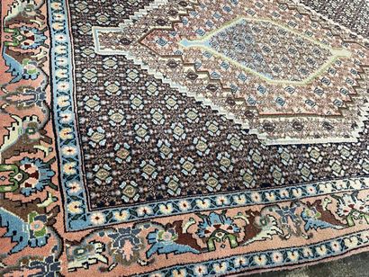 Tapis fait main en laine, Iran

160 x 123...