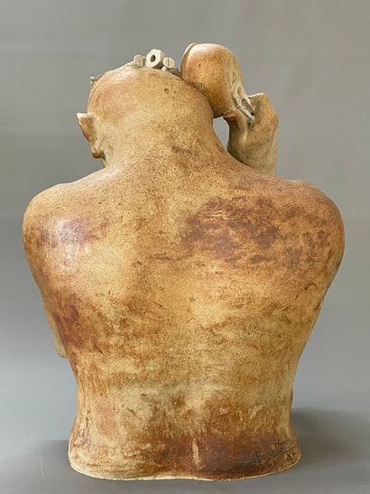 Sculpture contemporaine en grès:

Grand buste...