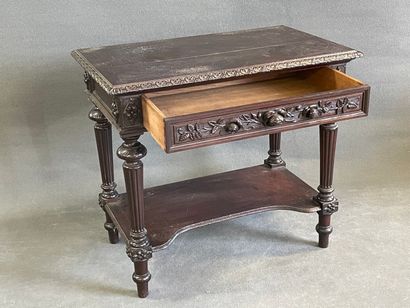 Table desserte en acajou à décor sculpté...
