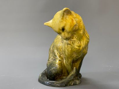 Émile DECOEUR 1876-1953) 

Chat en grès signé...