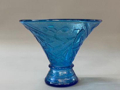 DAUM NANCY France

Vase cornet en cristal...