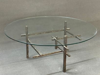 Table basse. 

Pietement en fer forgé, plateau...