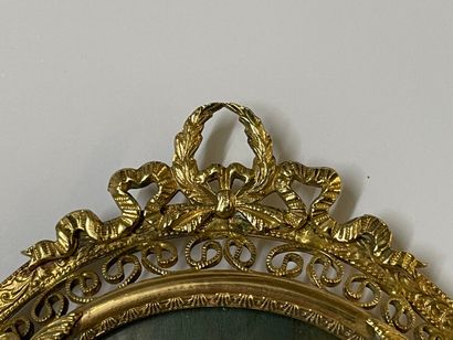 CURIOSA 

Cadre en bronze de style Louis...