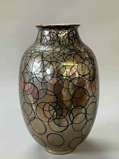 MANUFACTURE NATIONALE DE SEVRES: 

Vase ovoïde...