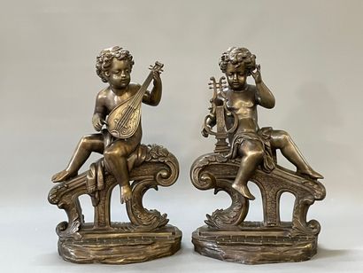 Paire de grands putti musiciens en métal...