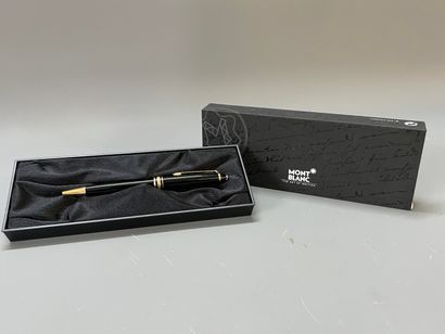 MONTBLANC

Stylo bille en laque noire Meisterstuck....