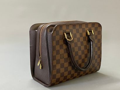 LOUIS VUITTON. Sac à main modèle Triana.

Sac...