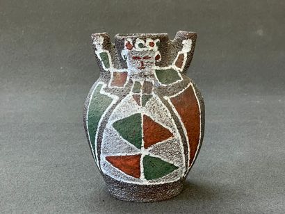 ACCOLAY

Vase à deux anses en grès granuleux...