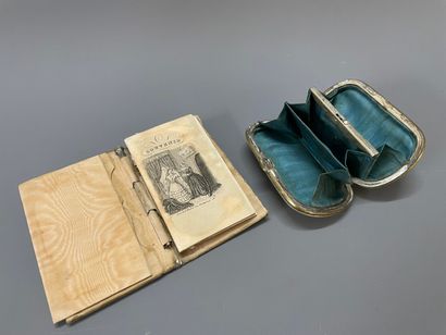 Carnet de bal avec porte mine et porte monnaie...