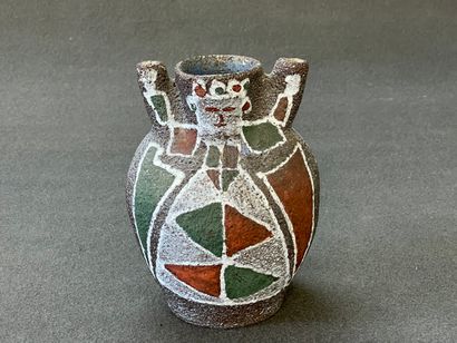 ACCOLAY

Vase à deux anses en grès granuleux...