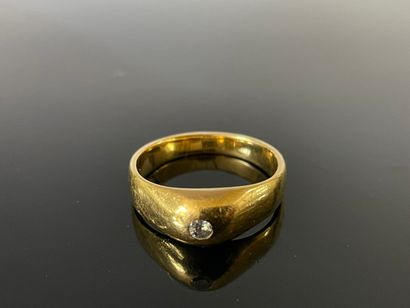 Bague chevalière en or 750 °/00, sertie d'un...
