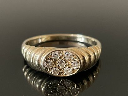 Bague en or gris 750°/00, sertie de petits...