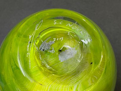 Jean-Claude NOVARO (1943-2015)

Vase en verre...