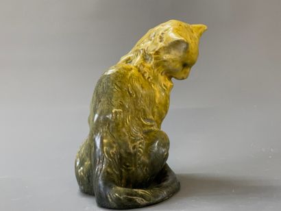 Émile DECOEUR 1876-1953) 

Chat en grès signé...