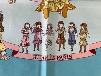 HERMES Paris, 

Carré en soie modèle Hello...