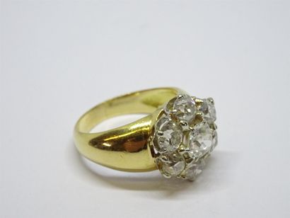 Bague en or jaune 750°/00, serti de sept...