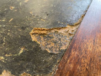 Table de tric-trac en acajou, pieds gaines...