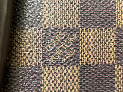 LOUIS VUITTON. Sac à main modèle Triana.

Sac...
