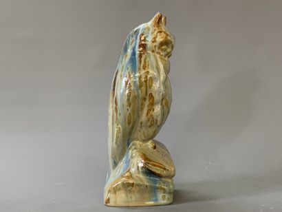 Hibou en grès stylisé. 

Non signé.

H. 32...
