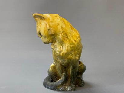 Émile DECOEUR 1876-1953) 

Chat en grès signé...