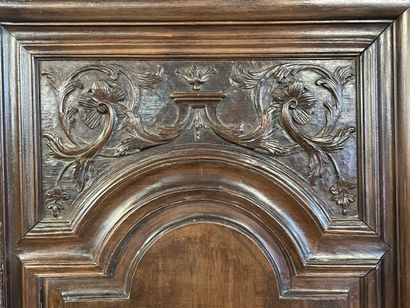 Armoire en bois fruitier mouluré et sculpté,...