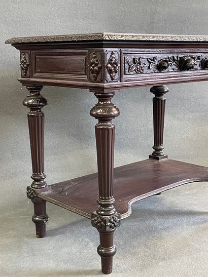 Table desserte en acajou à décor sculpté...