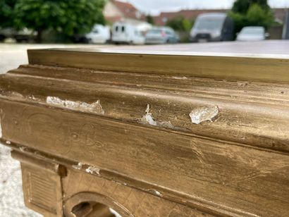 Grande table de bibliothèque en bois sculpté...