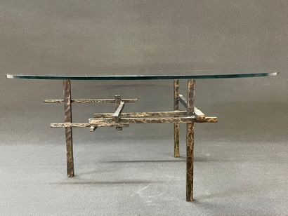 Table basse. 

Pietement en fer forgé, plateau...