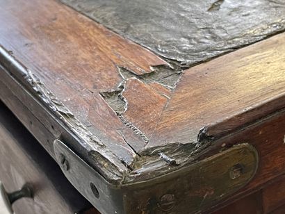 Table de tric-trac en acajou, pieds gaines...
