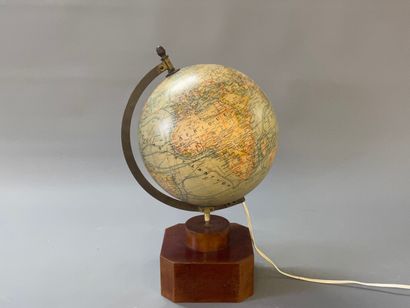Globe terrestre lumineux moderniste avec...