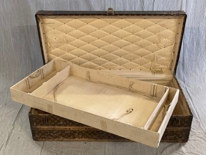 Louis VUITTON

Malle plate de cabine en toile...