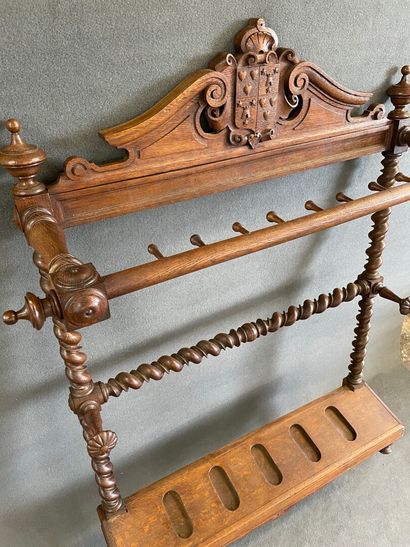 Porte-fusil en chêne sculpté et tourné ,...