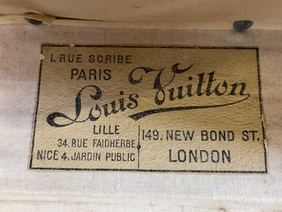 Louis VUITTON

Malle plate de cabine en toile...
