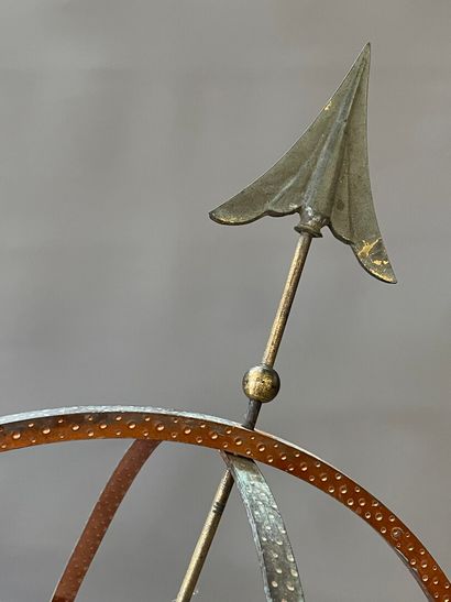 Sphère armillaire en cuivre , sur pied en...
