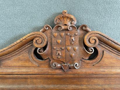 Porte-fusil en chêne sculpté et tourné ,...
