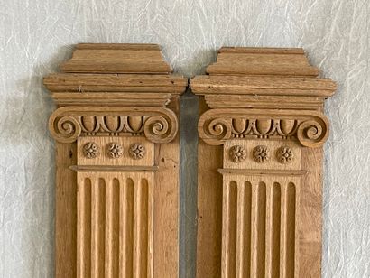 Paire de pilastres en bois sculpté.

Style...