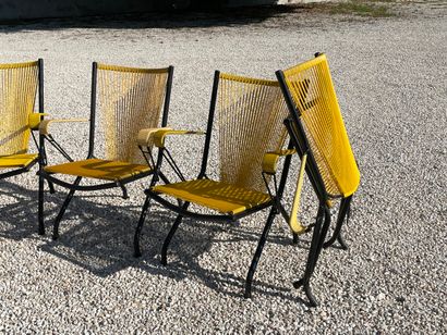 Suite de six fauteuils en métal patiné et...