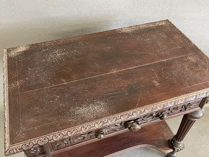 Table desserte en acajou à décor sculpté...
