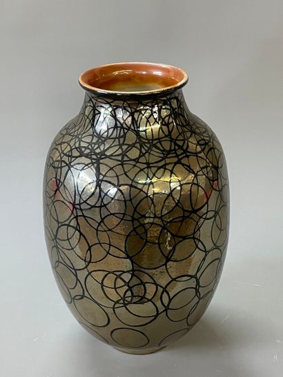 MANUFACTURE NATIONALE DE SEVRES: 

Vase ovoïde...