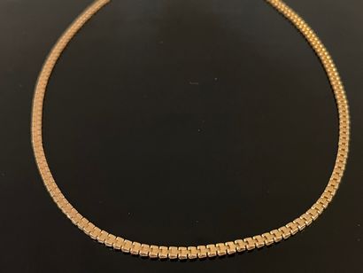 Collier en or, maille plate, or 750°/00.

L:...