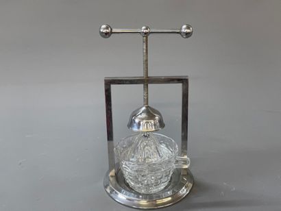 Presse agrumes en métal chromé moderniste

H....