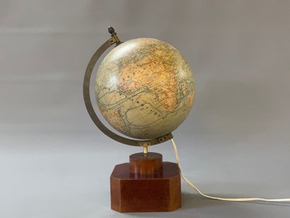 Globe terrestre lumineux moderniste avec...