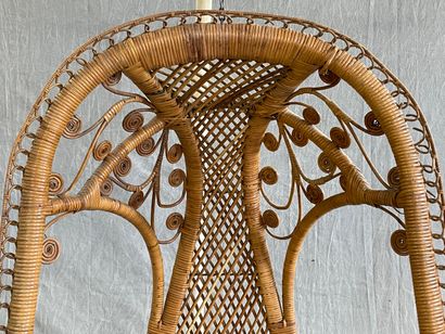 Fauteuil en osier suspendu , fut en métal...