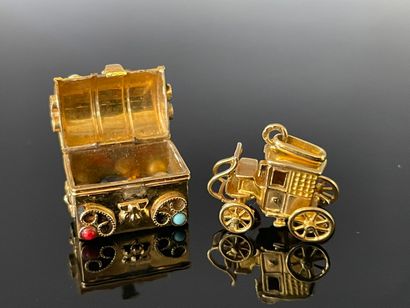 Deux pendeloques en or 750°/00, une figurant...