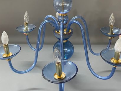 Lustre en verre de Murano bleu. Années 1990.

H....