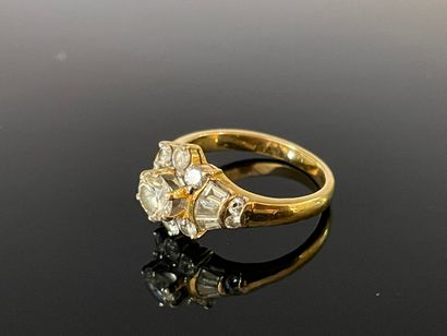 Bague en or jaune 750°/00, sertie d'un diamant...